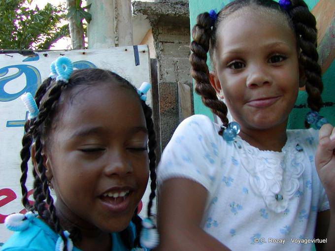 Retrato de meninas com tranças, Boca Chica, Rep. Dominicana