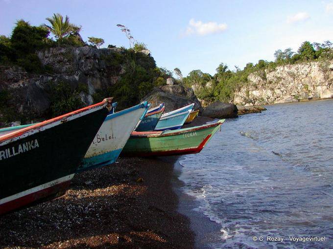 Bow barcos de pesca, porto de Boca de Yuma, Rep. Dominicana