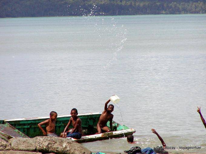 Jogos da água Meninos, Pães, Rep. Dominicana