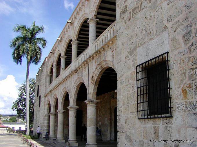 Perspectiva sobre o Alcazar de Colón, Santo Domingo, Rep. Dominicana