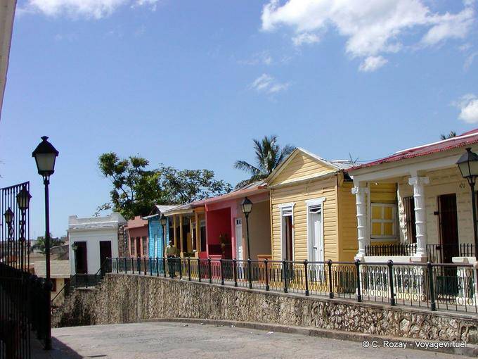 Casas coloridas, a Cuesta hosto, Santo Domingo, Rep. Dominicana