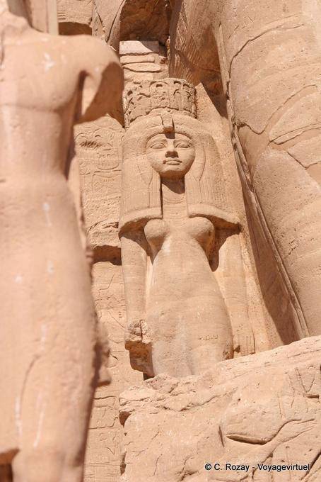 Nefertari, esposa do principal entrada do Templo de Re-Harakhte, Abu Simbel Ramses - Egipto