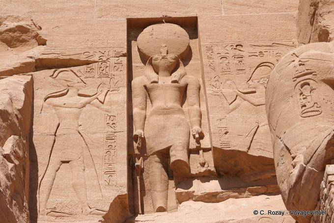 OUser Maat Ra, nicho com a imagem de Ramses Sun, Abu Simbel - Egipto