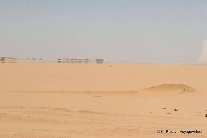Mirage na estrada para Abu Simbel - Egipto