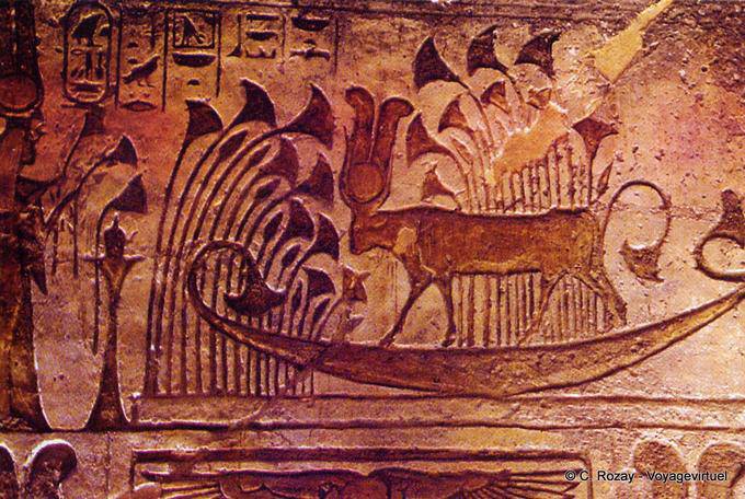 Ibshek, salão do templo, a vaca Hathor em um barco, Abu Simbel - Egipto