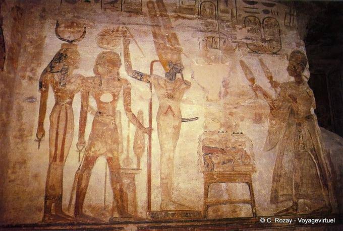 Oferecendo alface pelo rei Amon, Min e Kamoutef, ante-sala do Grande Templo, Abu Simbel - Egipto