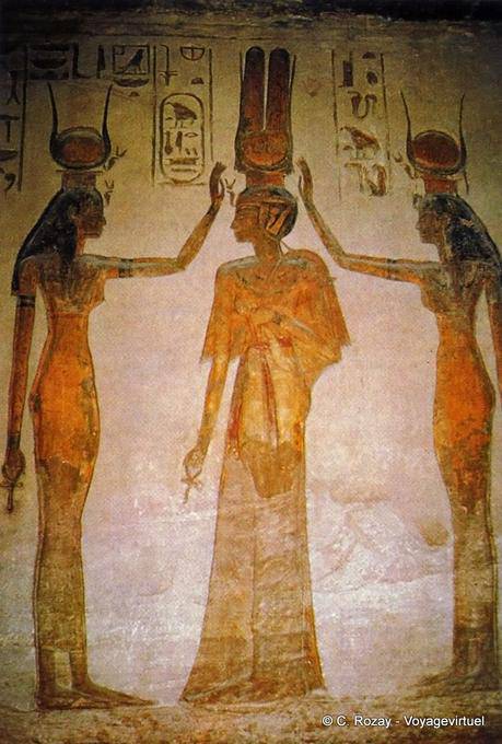 Deificação de Nefertari Isis e Hathor, hall do Templo de Hathor, Abu Simbel - Egipto