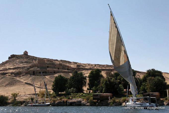 A vela sob o Qoubbet el-Hawa, Assuão - Egipto