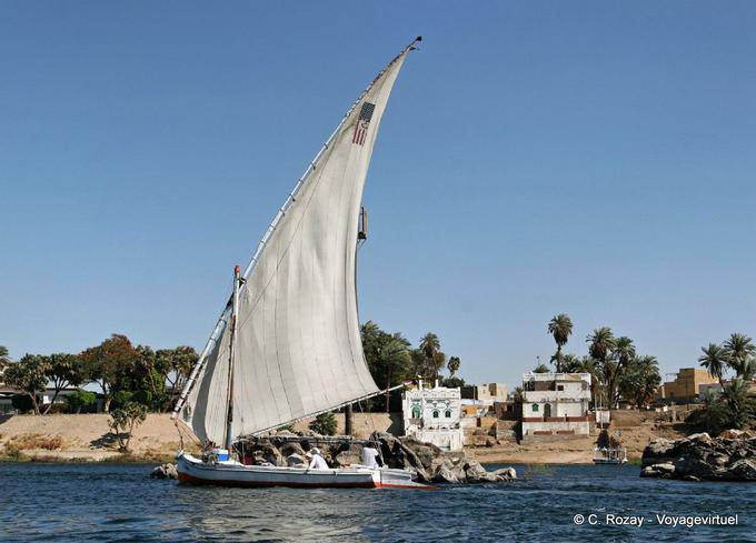 Vela Felucca passado Ilha Elefantina em Assuão - Egipto