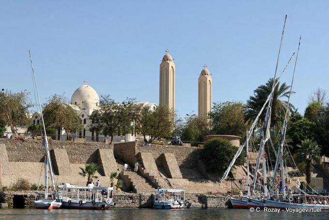 Catedral Copta de São Jorge de Assuão, no topo da cornija - Egipto