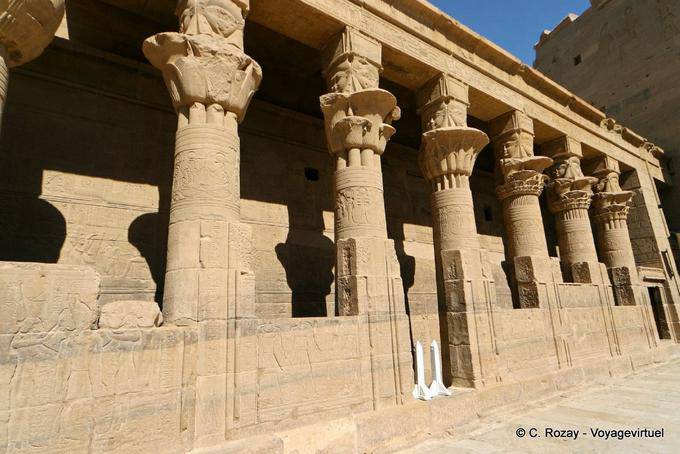 Colunas Hathor de Mammisi (House of Birth) Templo de Philae - Egipto