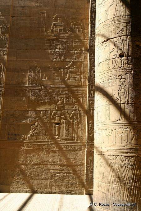 Sombras sobre as colunas, Templo de Philae - Egipto