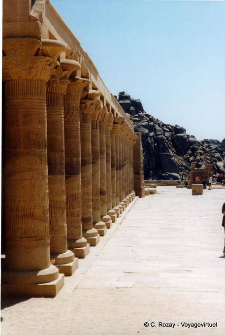 Nectanebo e colunata, Philae - Egipto