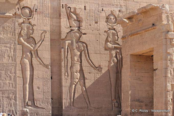 Escultura de Ra, centro, Templo de Philae - Egipto
