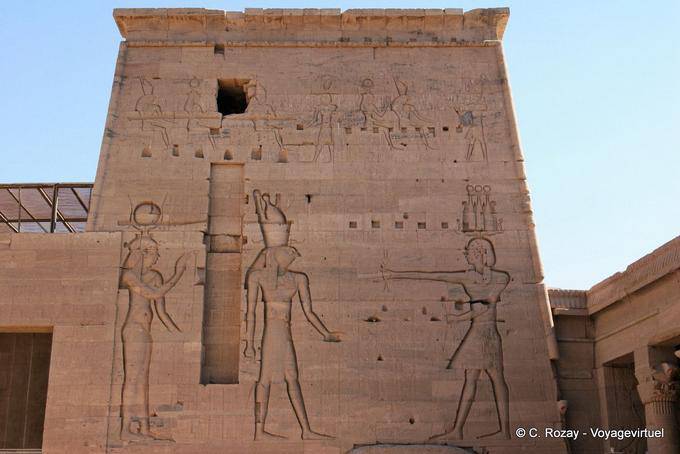 Segundo pilão com uma cópia da Pedra de Roseta, Philae - Egipto