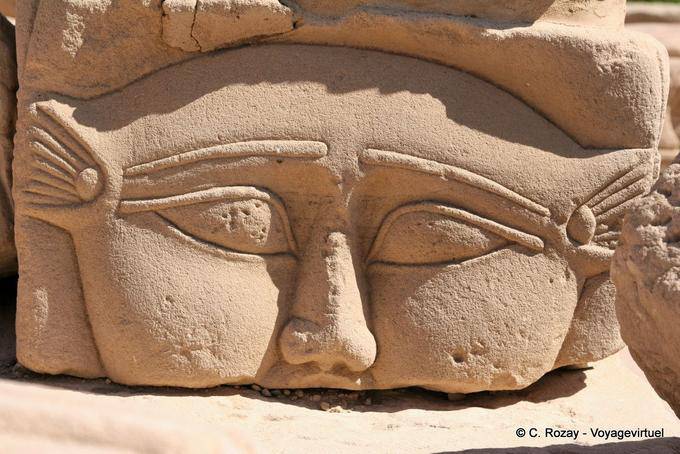 Os olhos da deusa Hathor, Templo de Philae - Egipto