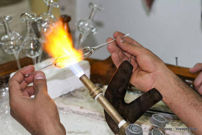 Fabricação de um frasco de perfume, Assuão - Egipto