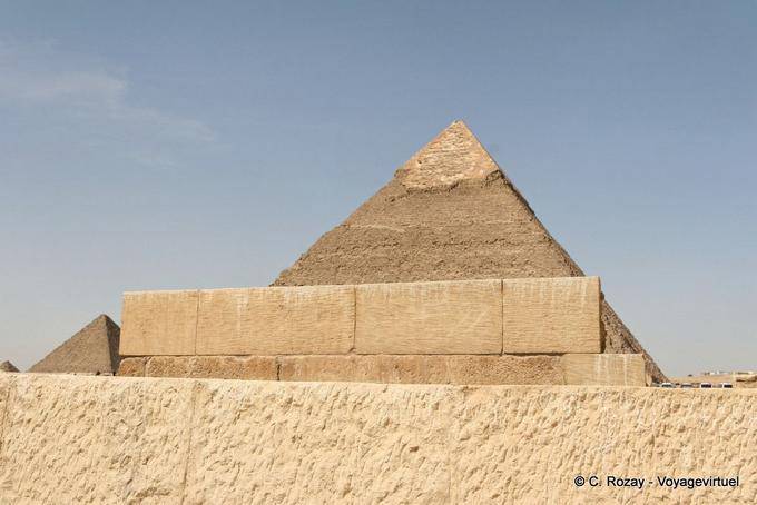 Perspectiva do templo funerário no Pyramid Khafras - Egipto
