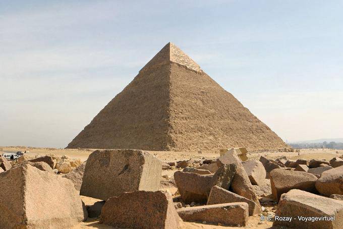 A pirâmide de Miquerinos Khefren vista da pedreira, Giza - Egipto