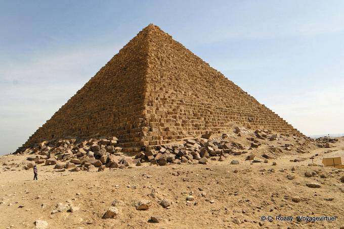 Canto sudoeste da pirâmide de Miquerinos, Giza - Egipto