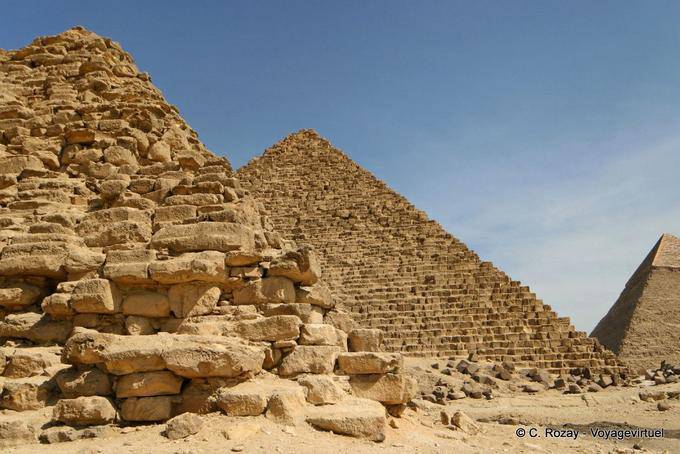 Pequenas Rainhas pirâmide para a de Miquerinos, Giza - Egipto