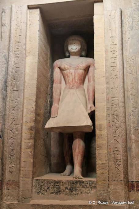 Estátua do mestre em um nicho, Mastaba de Mereruka, Saqqara - Egipto