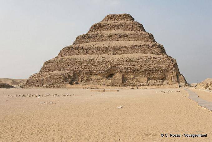 A face sul da pirâmide de Djoser, Saqqara - Egipto