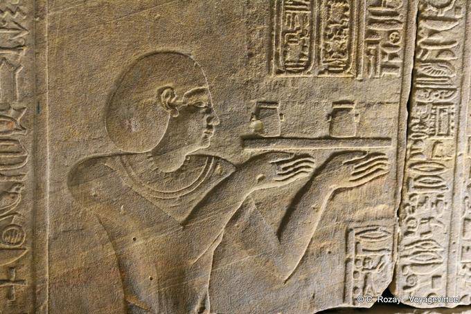 Oferecendo cena, cresceu em uma ante-sala, Edfu - Egipto