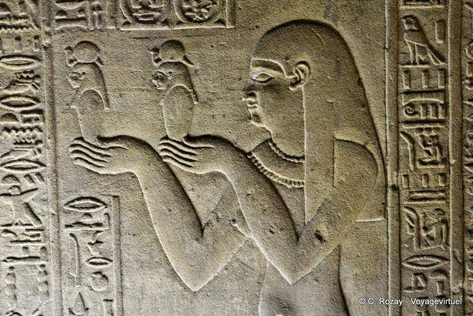 Finesse de um alívio, Templo de Horus, Edfu - Egipto
