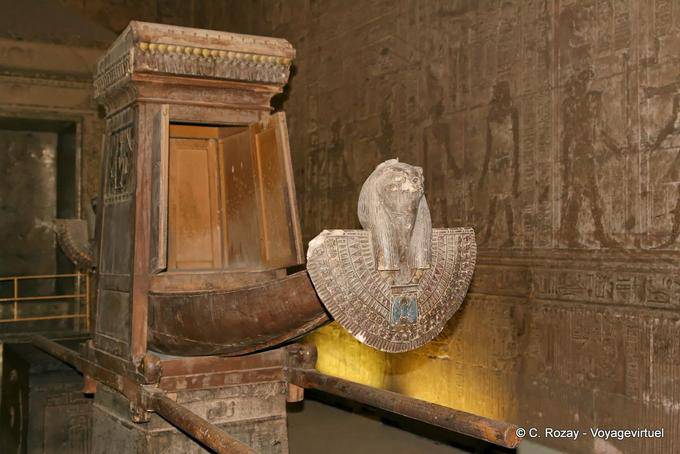 Recuperação do barco antes da Horus Naos. Trabalho feito por Auguste Mariette, Edfu - Egipto