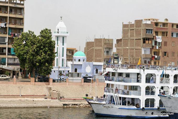 Mesquita pintada de chegar à aldeia de Edfu - Egipto