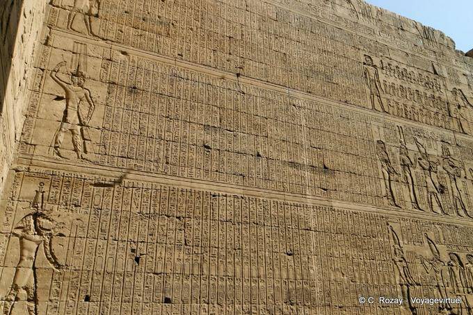 Hieróglifos florestais na parede, Templo de Edfu - Egipto