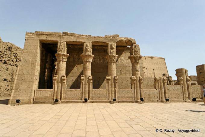 O local de entrega ou mammisi, exterior vista, Templo de Edfu - Egipto
