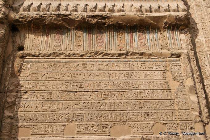 Wall of hieróglifos e cartuchos, Khnum Temple, Esna - Egipto