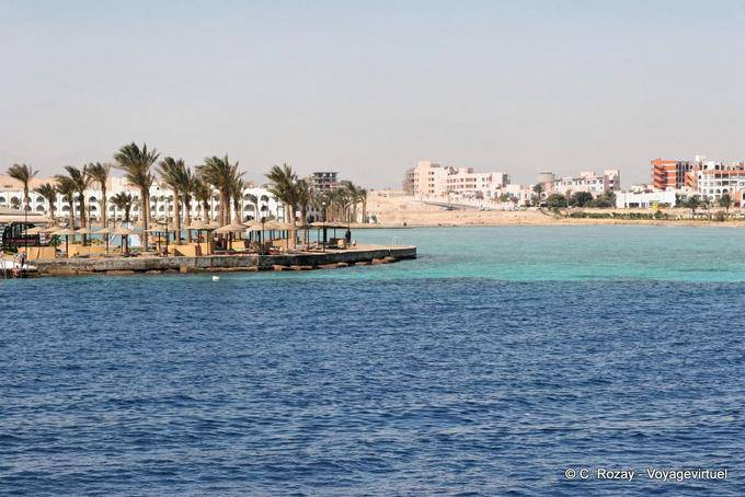 Resorts e praia artificial, Hurghada - Egipto