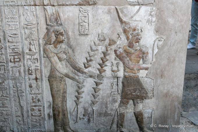 Baixo-relevo policromos da rainha e rei, Templo de Kom Ombo - Egipto
