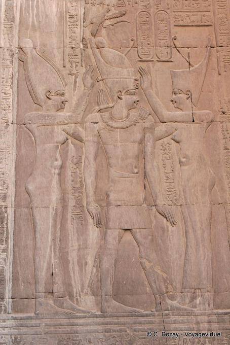 Coronation por duas deusas nuas aparecem Alto e Baixo Egipto, templo de Kom Ombo - Egipto
