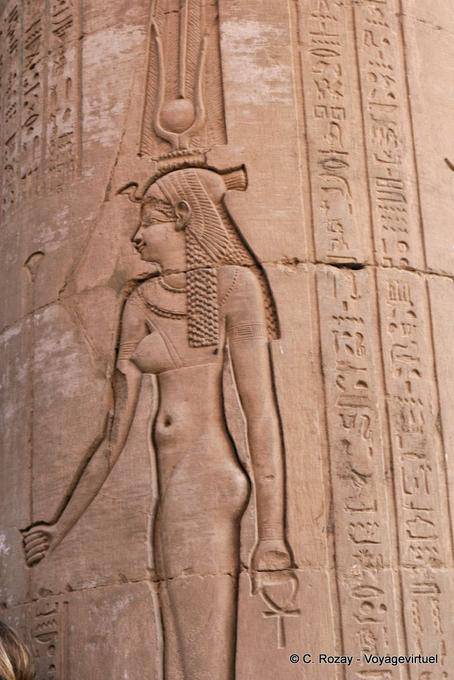 Umbigo e da rainha tampa sobre uma coluna do Hypostyle Hall, Templo de Kom Ombo - Egipto
