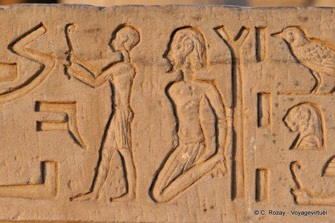 O alívio prisioneiro anexado a partir do templo de Kom Ombo - Egipto