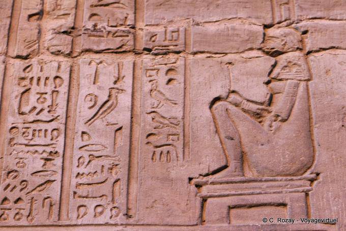 Tratado médico em hieróglifos e parturiente Isis, Templo de Kom Ombo - Egipto