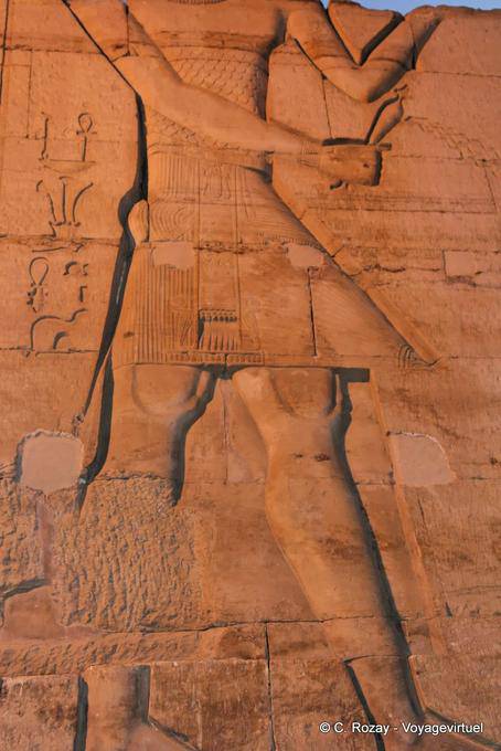 Vestido Faraó relevo negativo, templo de Kom Ombo - Egipto