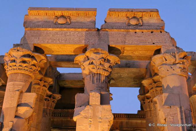 Salão Pillared, exterior vista, templo de Kom Ombo - Egipto