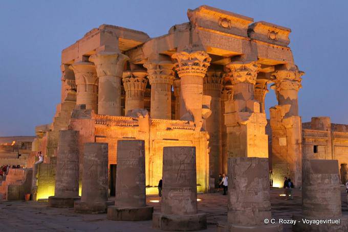 Iluminação noturna do Templo de Kom Ombo - Egipto