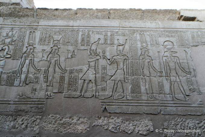 Cenas na parede do templo ambulatório de Kom Ombo - Egipto
