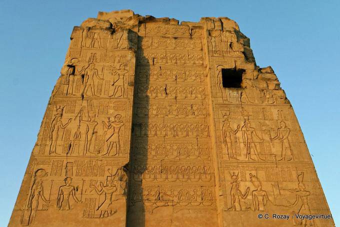 Portão Monumental de Ptolomeu XIII, templo de Kom Ombo - Egipto