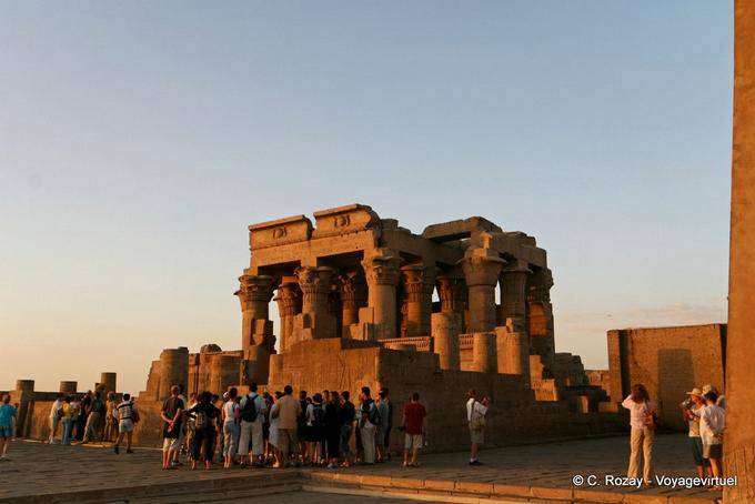 Luz da definição sobre o Templo de Kom Ombo, Kom Ombo - Egipto