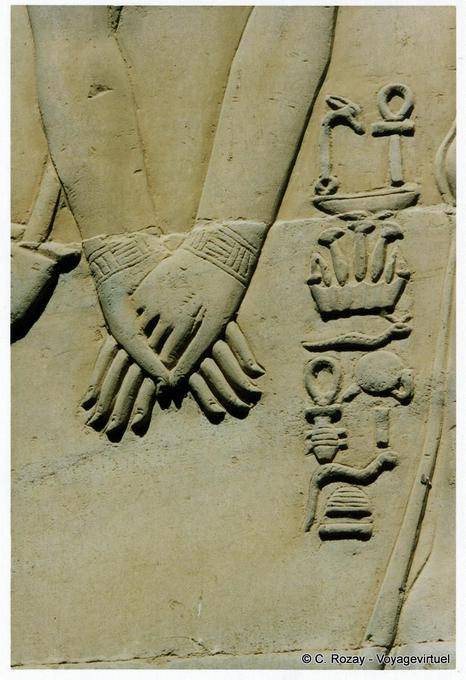 De mãos dadas, belo fragmento de um alívio, templo de Kom Ombo - Egipto
