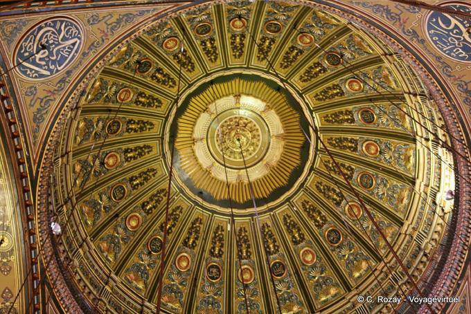 Cúpula dourada, dentro da mesquita Mehemet Ali, Cairo - Egipto