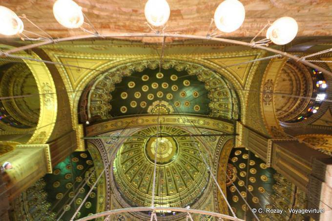 Suspensões de teto brilhante, Mesquita de Mohammed Ali, Cairo - Egipto