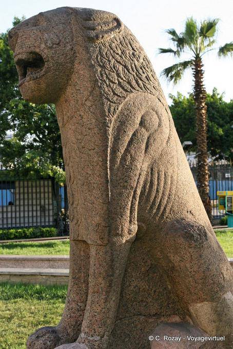 Perfil de uma escultura do leão, Museum, Cairo - Egipto